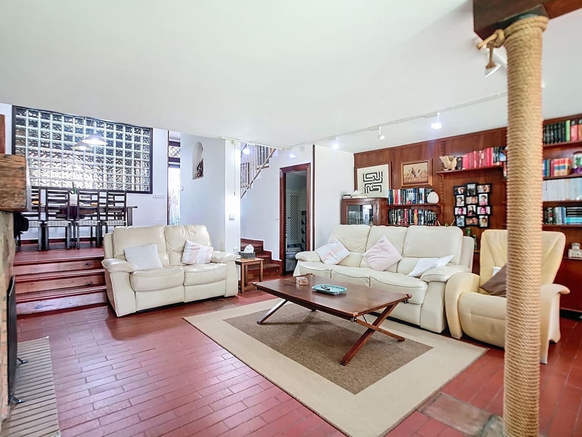 4 bedroom Semi-detached Villa for sale in Arroyo de la Miel with pool - € 510,000 (Ref: 9103574)