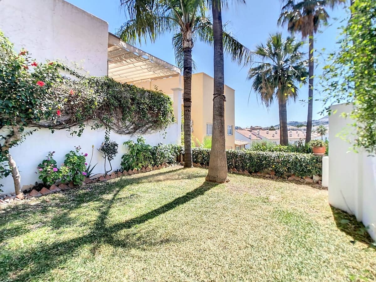 4 bedroom Semi-detached Villa for sale in Arroyo de la Miel with pool - € 510,000 (Ref: 9103574)