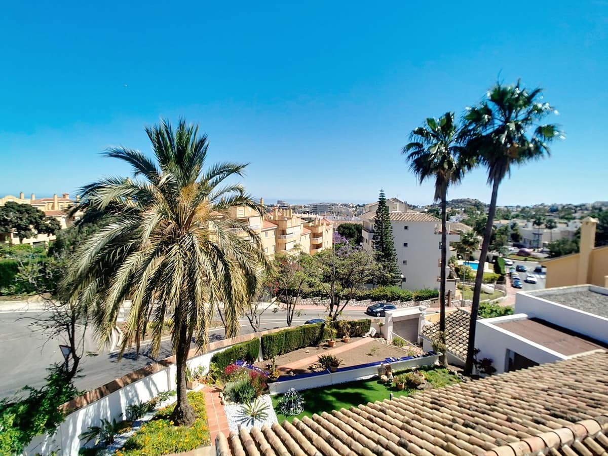 4 bedroom Semi-detached Villa for sale in Arroyo de la Miel with pool - € 510,000 (Ref: 9103574)