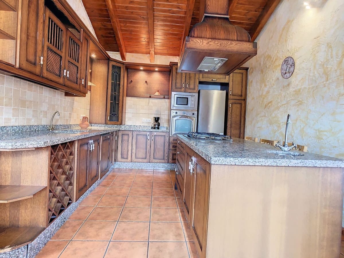 2 sypialnia Willa na sprzedaż w Coin z garażem - 295 000 € (Ref: 9194187)