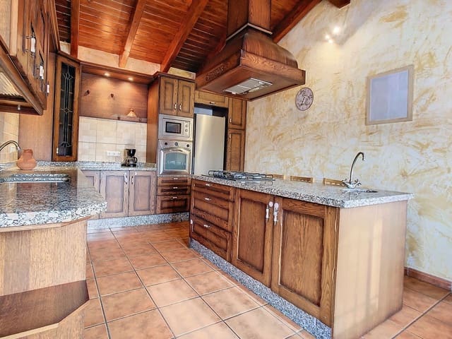 2 sypialnia Willa na sprzedaż w Coín z garażem - 295 000 € (Ref: 9194187)