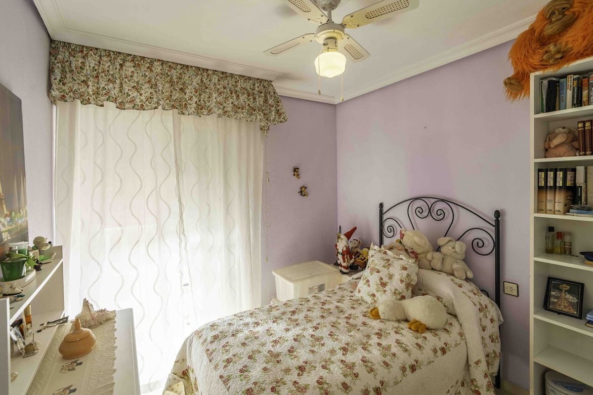 4 makuuhuone Omakotitalo myytävänä paikassa Las Lagunas de Mijas mukana uima-altaan 
autotalli - 398 000 € (Ref: 9255419)