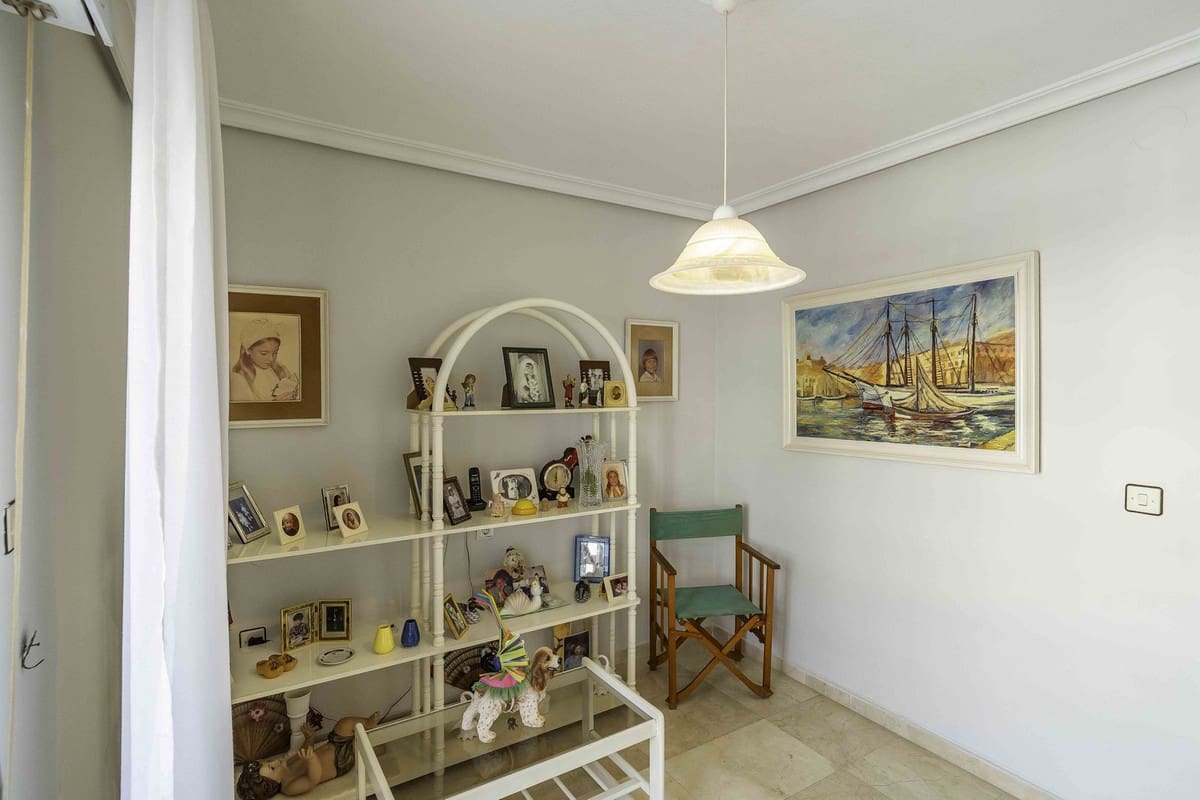 4 makuuhuone Omakotitalo myytävänä paikassa Las Lagunas de Mijas mukana uima-altaan 
autotalli - 398 000 € (Ref: 9255419)