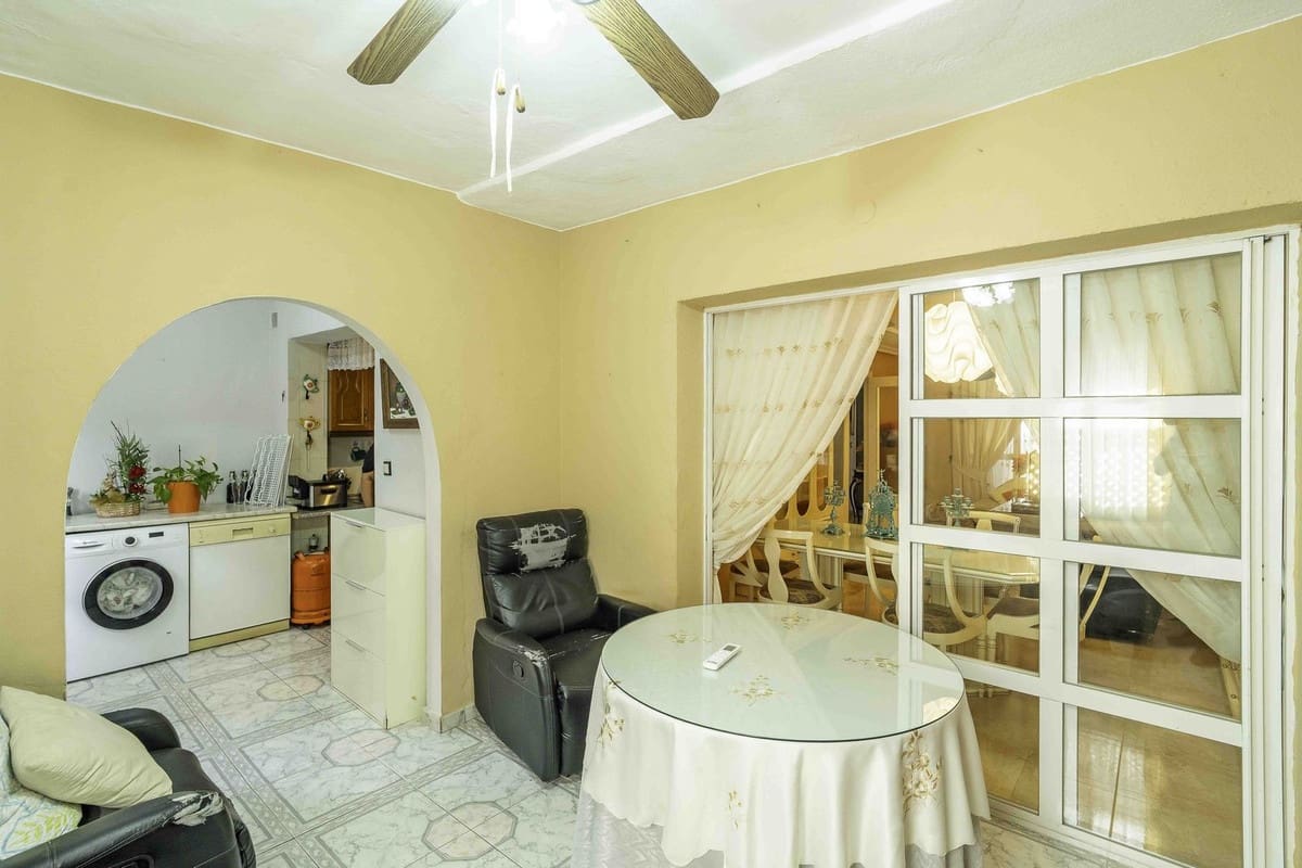 4 makuuhuone Omakotitalo myytävänä paikassa Las Lagunas de Mijas mukana uima-altaan 
autotalli - 398 000 € (Ref: 9255419)