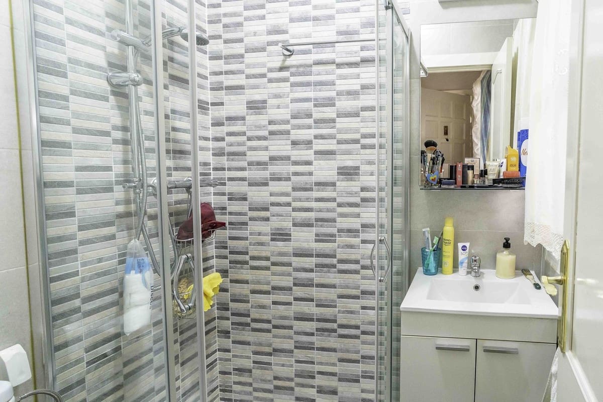 4 makuuhuone Omakotitalo myytävänä paikassa Las Lagunas de Mijas mukana uima-altaan 
autotalli - 398 000 € (Ref: 9255419)