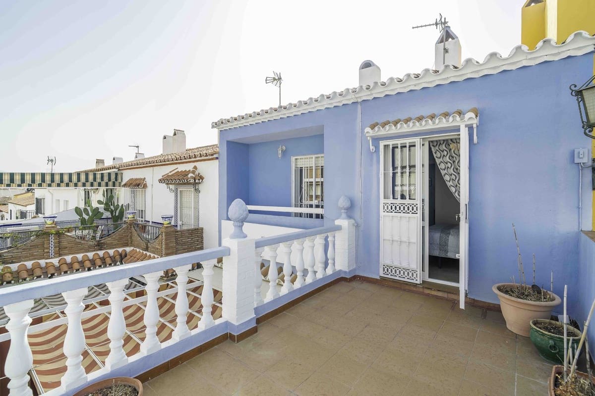 4 makuuhuone Omakotitalo myytävänä paikassa Las Lagunas de Mijas mukana uima-altaan 
autotalli - 398 000 € (Ref: 9255419)