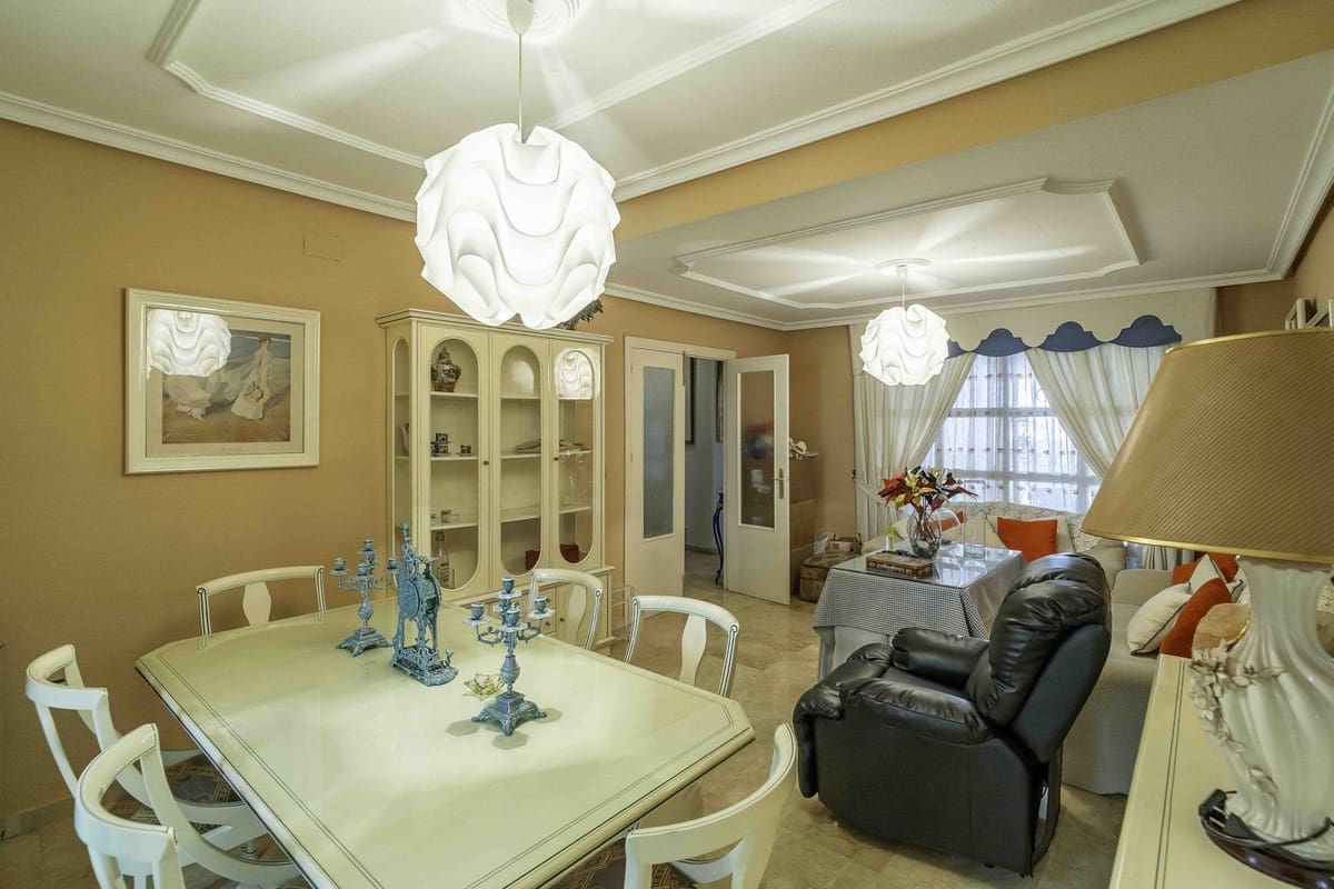 4 makuuhuone Omakotitalo myytävänä paikassa Las Lagunas de Mijas mukana uima-altaan 
autotalli - 398 000 € (Ref: 9255419)