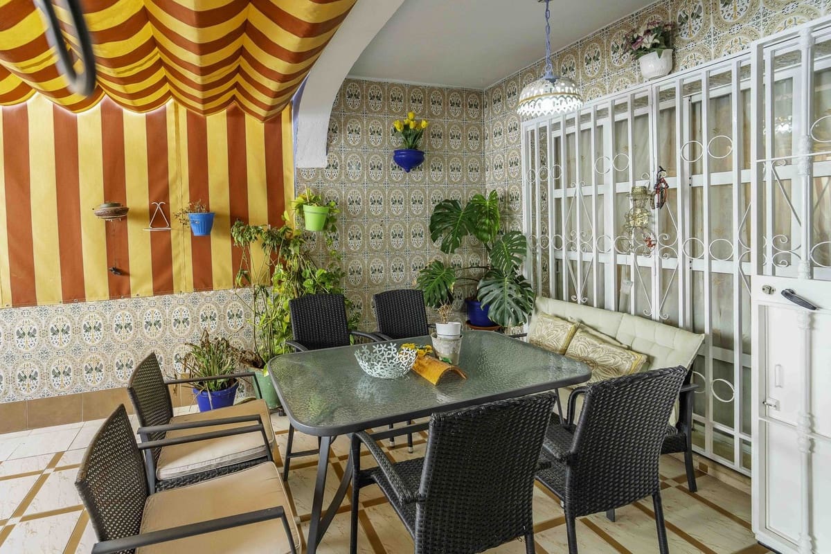 4 makuuhuone Omakotitalo myytävänä paikassa Las Lagunas de Mijas mukana uima-altaan 
autotalli - 398 000 € (Ref: 9255419)