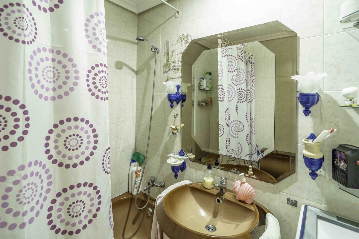 4 makuuhuone Omakotitalo myytävänä paikassa Las Lagunas de Mijas mukana uima-altaan 
autotalli - 398 000 € (Ref: 9255419)