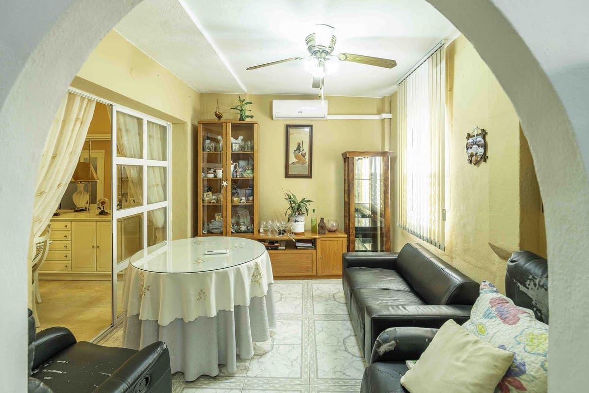 4 makuuhuone Omakotitalo myytävänä paikassa Las Lagunas de Mijas mukana uima-altaan 
autotalli - 398 000 € (Ref: 9255419)