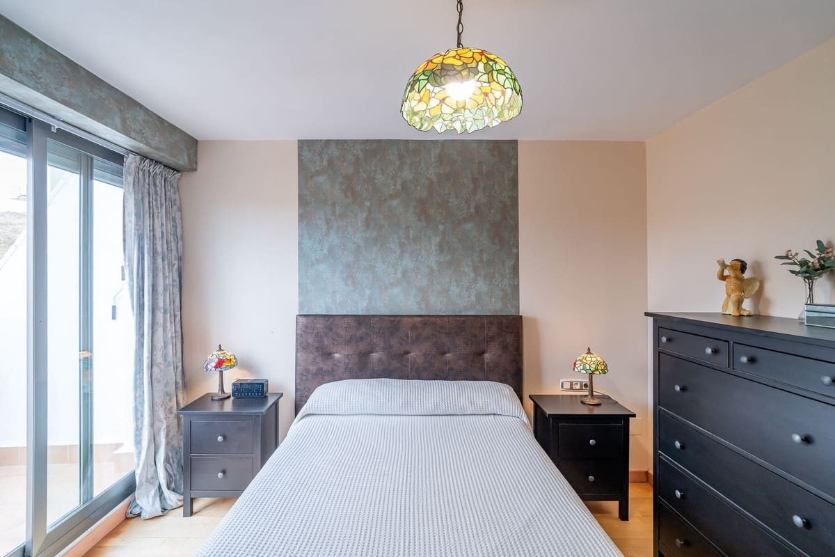 2 makuuhuone Huoneisto myytävänä paikassa La Cala de Mijas mukana uima-altaan 
autotalli - 357 000 € (Ref: 9325641)