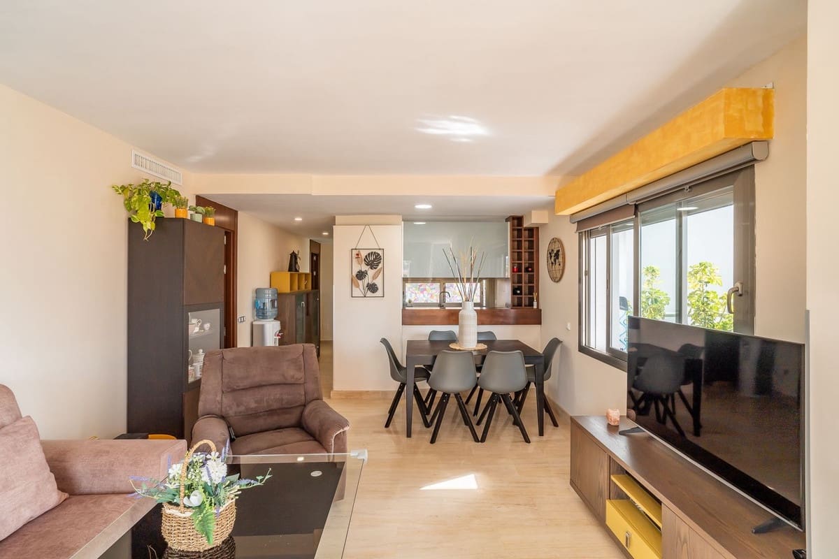 2 makuuhuone Huoneisto myytävänä paikassa La Cala de Mijas mukana uima-altaan 
autotalli - 357 000 € (Ref: 9325641)