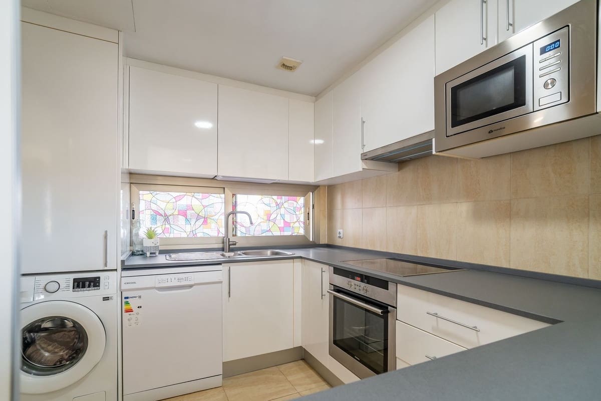 2 makuuhuone Huoneisto myytävänä paikassa La Cala de Mijas mukana uima-altaan 
autotalli - 357 000 € (Ref: 9325641)