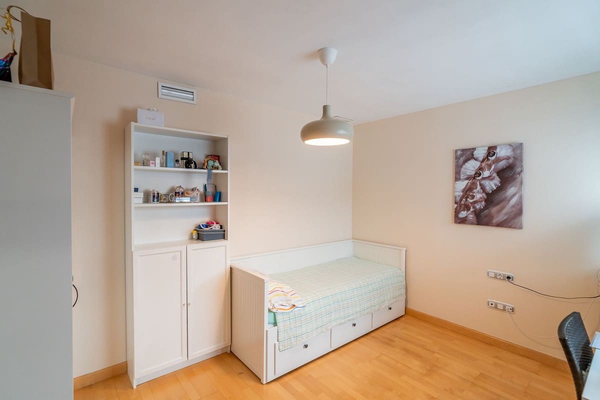 2 makuuhuone Huoneisto myytävänä paikassa La Cala de Mijas mukana uima-altaan 
autotalli - 357 000 € (Ref: 9325641)