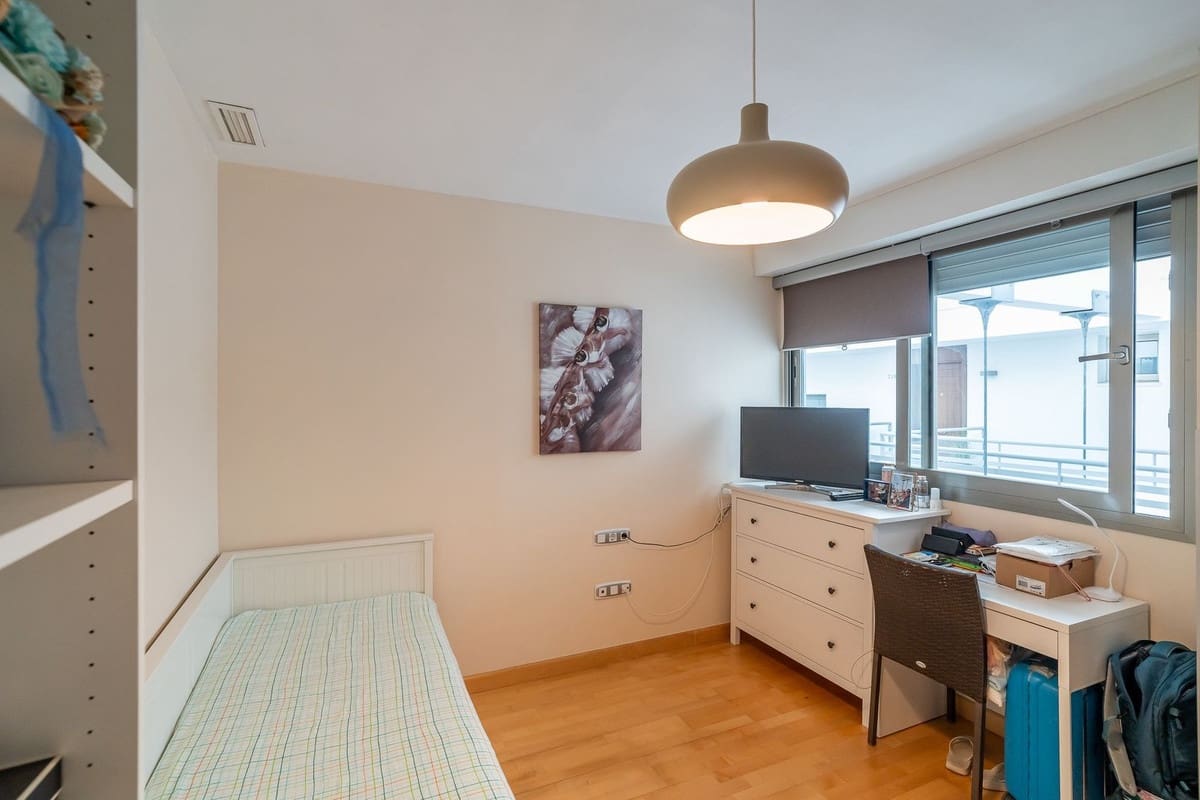 2 makuuhuone Huoneisto myytävänä paikassa La Cala de Mijas mukana uima-altaan 
autotalli - 357 000 € (Ref: 9325641)