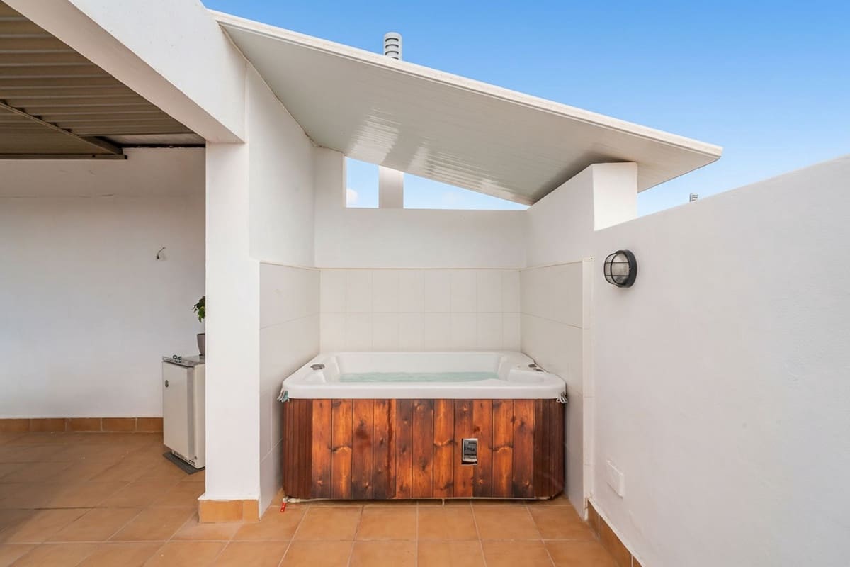 2 makuuhuone Huoneisto myytävänä paikassa La Cala de Mijas mukana uima-altaan 
autotalli - 357 000 € (Ref: 9325641)