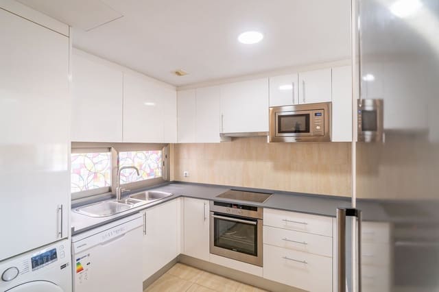 2 makuuhuone Huoneisto myytävänä paikassa La Cala de Mijas, Mijas mukana uima-altaan 
autotalli - 357 000 € (Ref: 9325641)