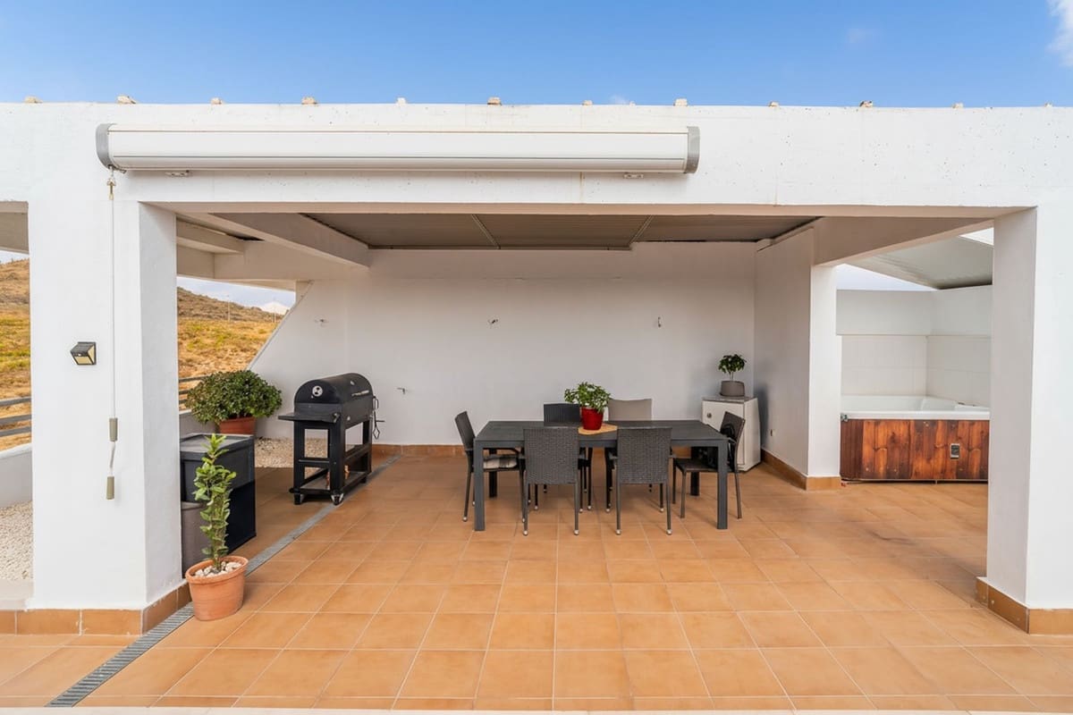 2 makuuhuone Huoneisto myytävänä paikassa La Cala de Mijas mukana uima-altaan 
autotalli - 357 000 € (Ref: 9325641)