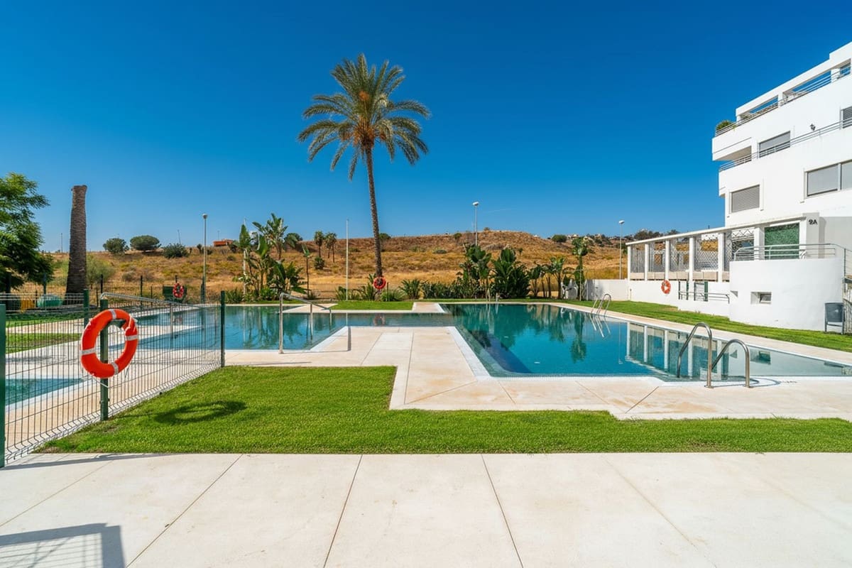 2 makuuhuone Huoneisto myytävänä paikassa La Cala de Mijas mukana uima-altaan 
autotalli - 357 000 € (Ref: 9325641)