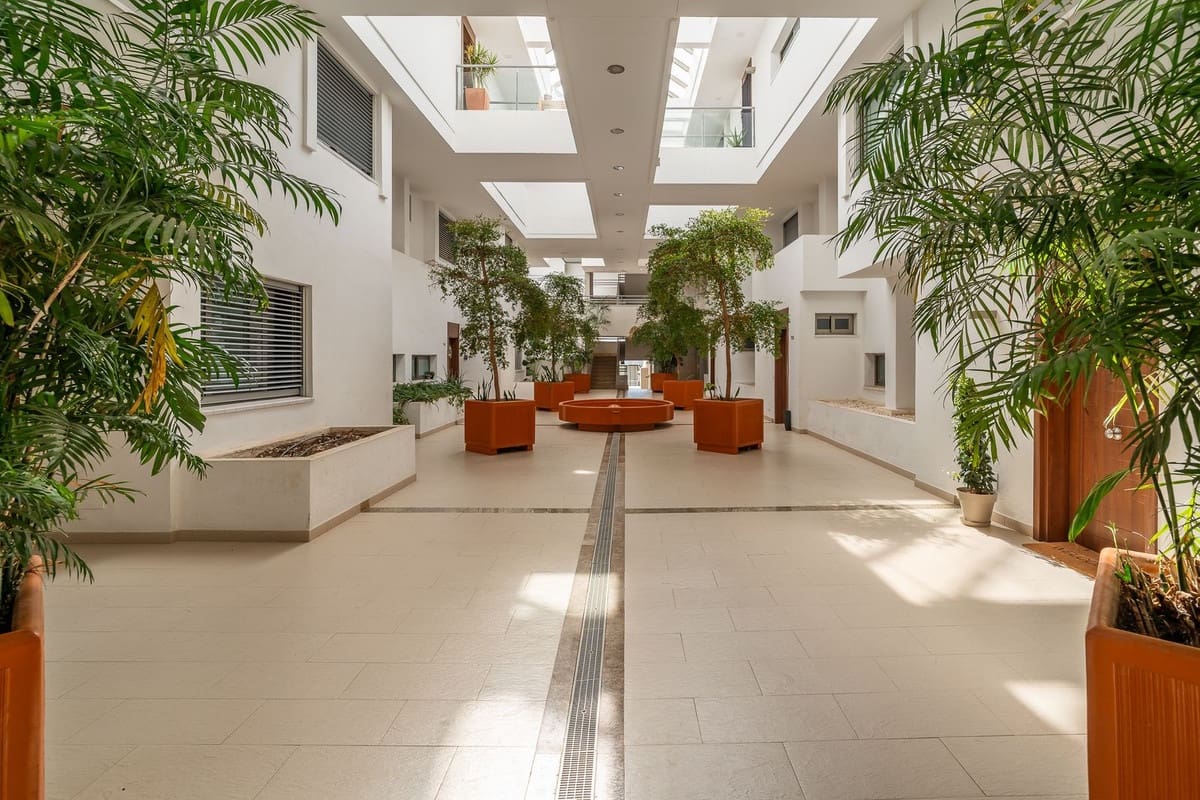 2 makuuhuone Huoneisto myytävänä paikassa La Cala de Mijas mukana uima-altaan 
autotalli - 357 000 € (Ref: 9325641)