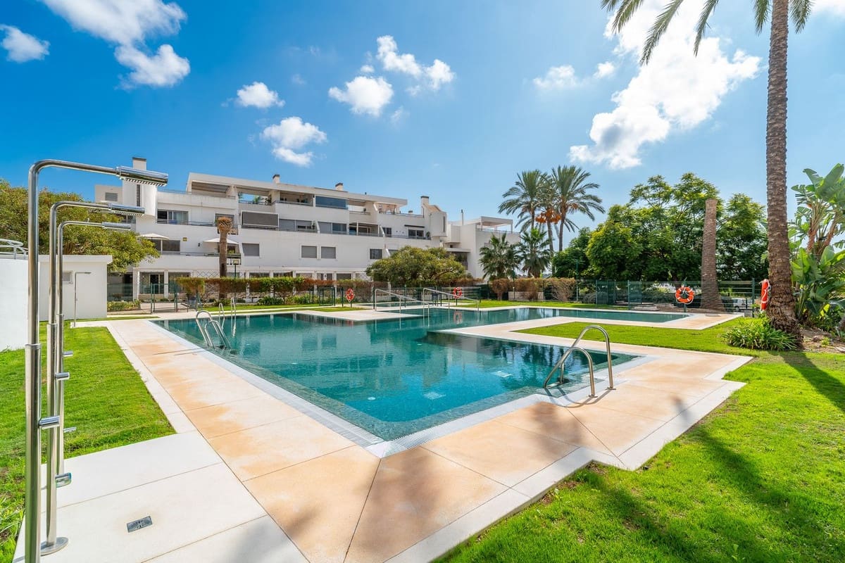2 makuuhuone Huoneisto myytävänä paikassa La Cala de Mijas mukana uima-altaan 
autotalli - 357 000 € (Ref: 9325641)