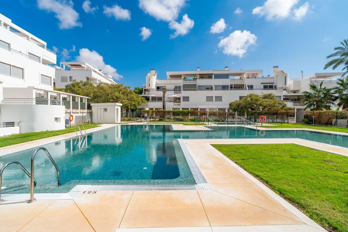 2 makuuhuone Huoneisto myytävänä paikassa La Cala de Mijas mukana uima-altaan 
autotalli - 357 000 € (Ref: 9325641)