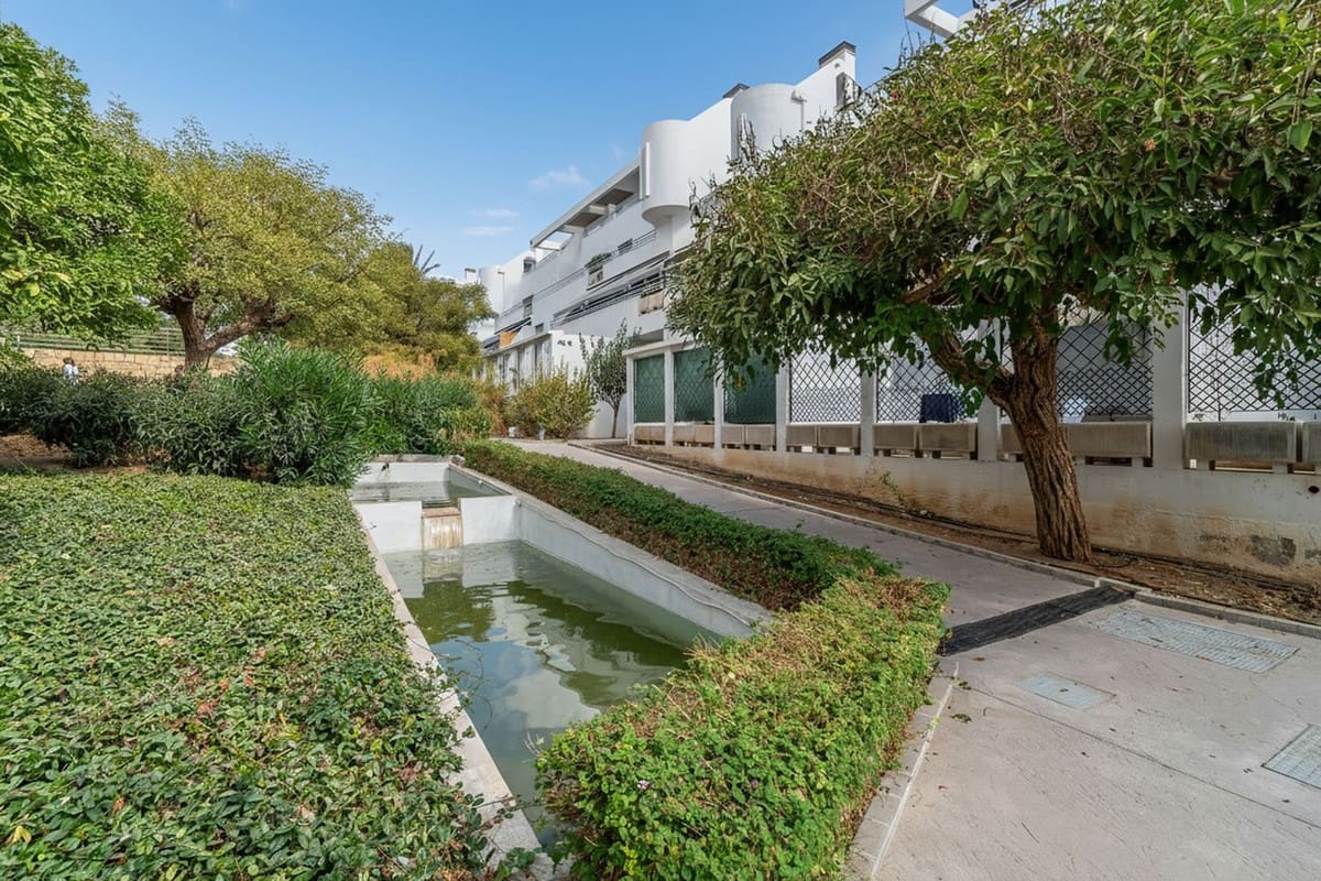 2 makuuhuone Huoneisto myytävänä paikassa La Cala de Mijas mukana uima-altaan 
autotalli - 357 000 € (Ref: 9325641)