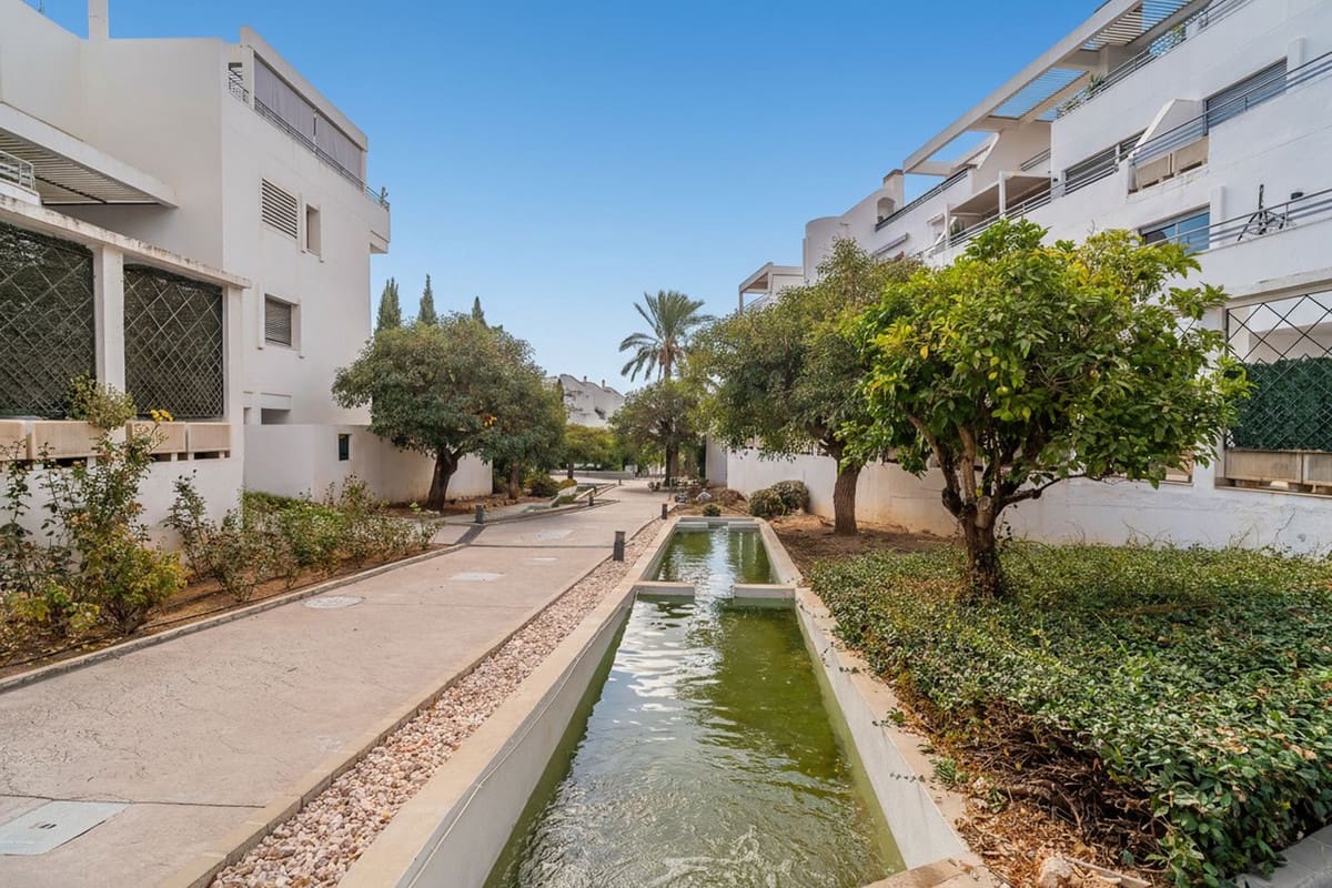 2 makuuhuone Huoneisto myytävänä paikassa La Cala de Mijas mukana uima-altaan 
autotalli - 357 000 € (Ref: 9325641)