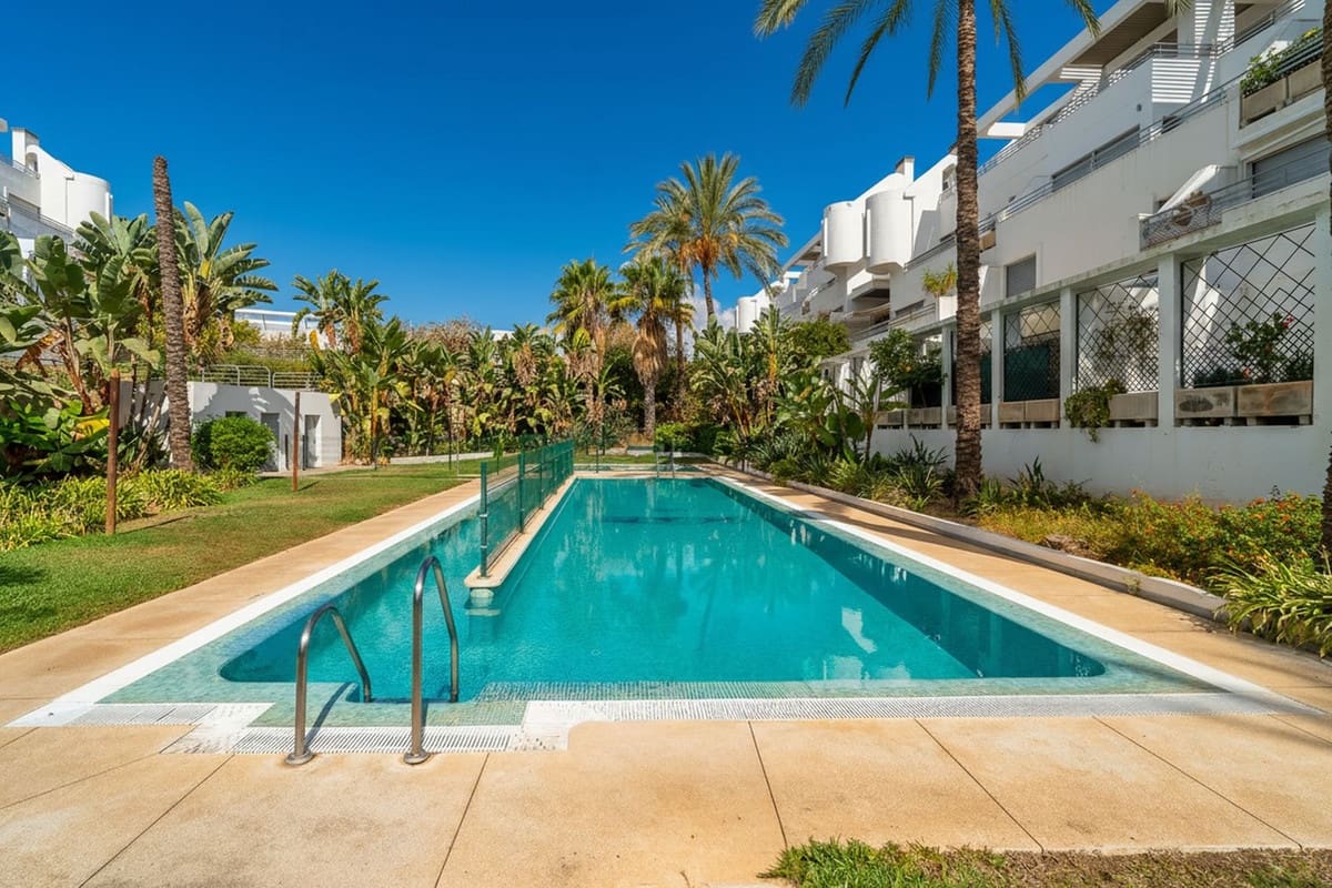 2 makuuhuone Huoneisto myytävänä paikassa La Cala de Mijas mukana uima-altaan 
autotalli - 357 000 € (Ref: 9325641)