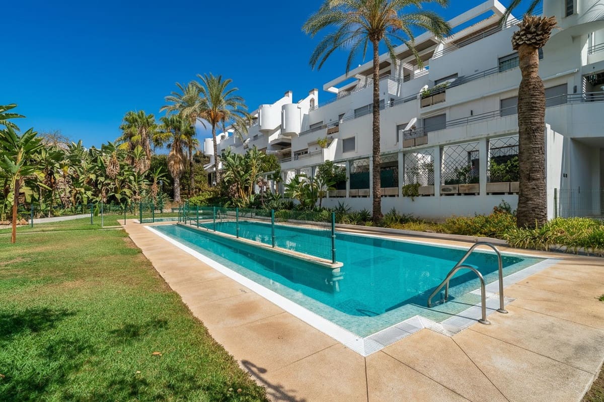 2 makuuhuone Huoneisto myytävänä paikassa La Cala de Mijas mukana uima-altaan 
autotalli - 357 000 € (Ref: 9325641)