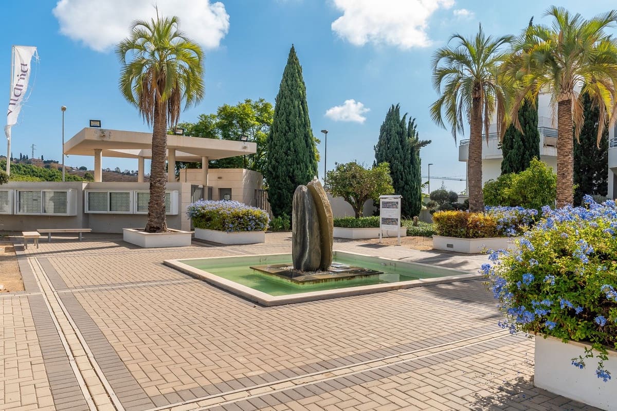 2 makuuhuone Huoneisto myytävänä paikassa La Cala de Mijas mukana uima-altaan 
autotalli - 357 000 € (Ref: 9325641)