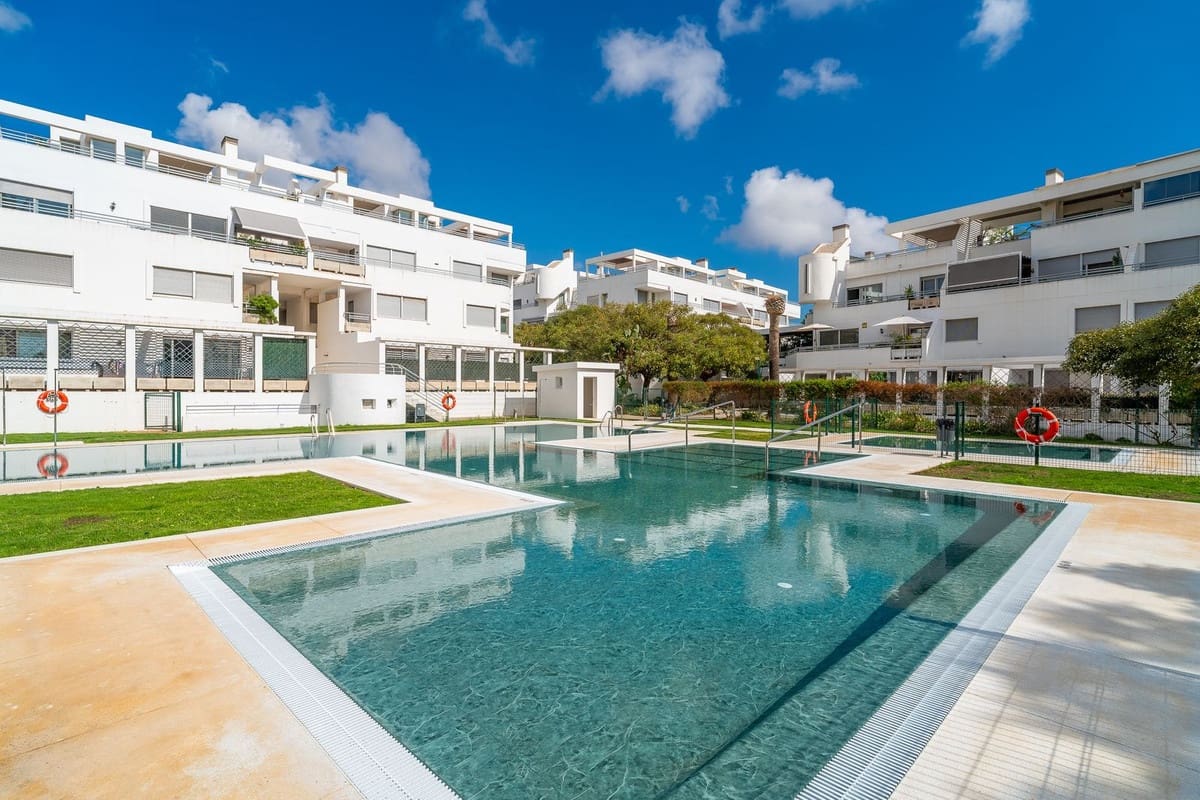 2 makuuhuone Huoneisto myytävänä paikassa La Cala de Mijas mukana uima-altaan 
autotalli - 357 000 € (Ref: 9325641)