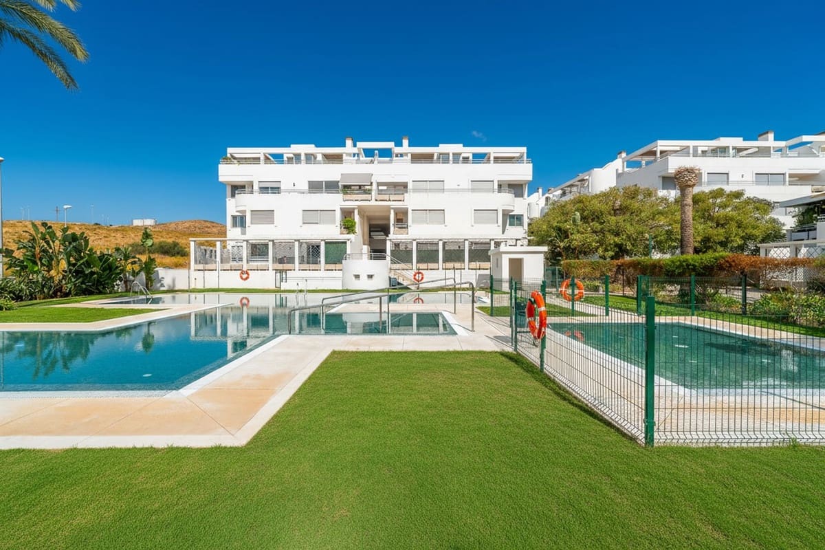 2 makuuhuone Huoneisto myytävänä paikassa La Cala de Mijas mukana uima-altaan 
autotalli - 357 000 € (Ref: 9325641)