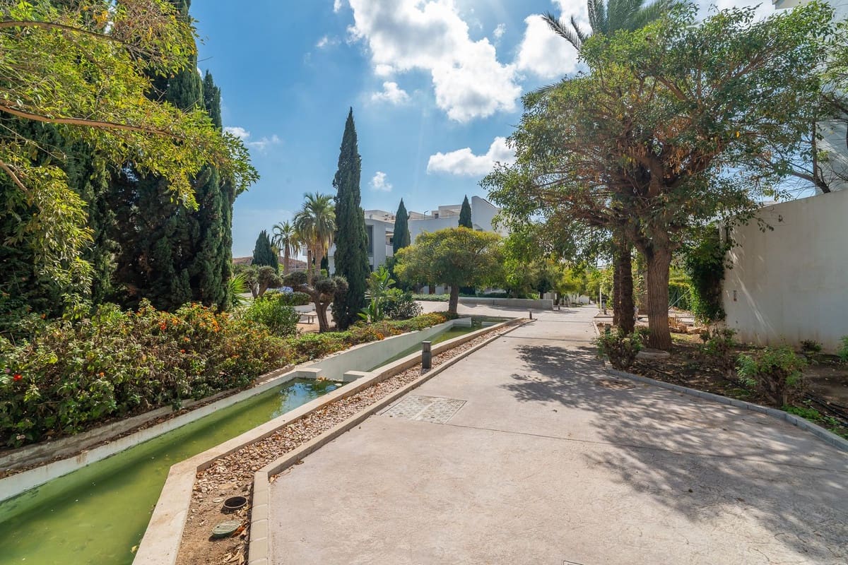 2 makuuhuone Huoneisto myytävänä paikassa La Cala de Mijas mukana uima-altaan 
autotalli - 357 000 € (Ref: 9325641)