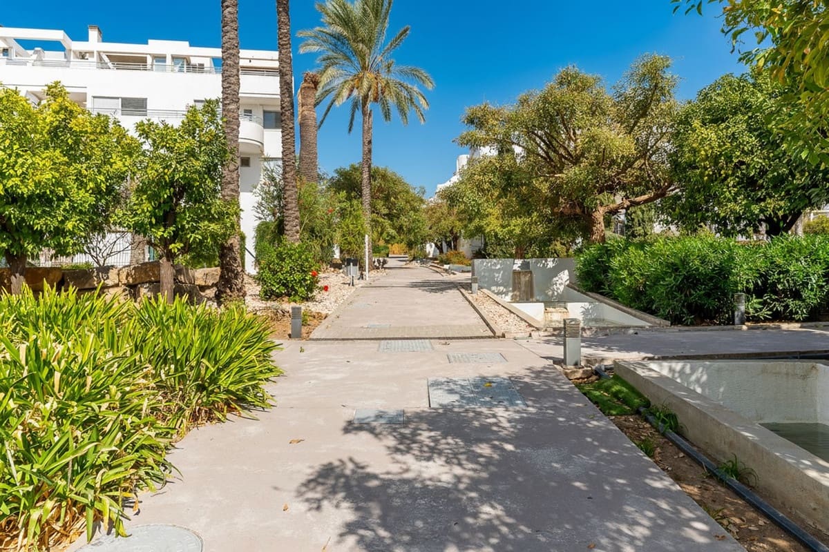 2 makuuhuone Huoneisto myytävänä paikassa La Cala de Mijas mukana uima-altaan 
autotalli - 357 000 € (Ref: 9325641)