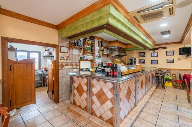 1 quarto Restaurante/Bar para venda em Villanueva de la Concepcion com garagem - 425 000 € (Ref: 9344177)