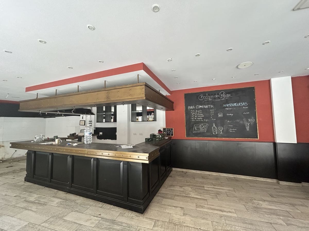 2 makuuhuone Kaupallinen myytävänä paikassa Fuengirola - 650 000 € (Ref: 9383569)