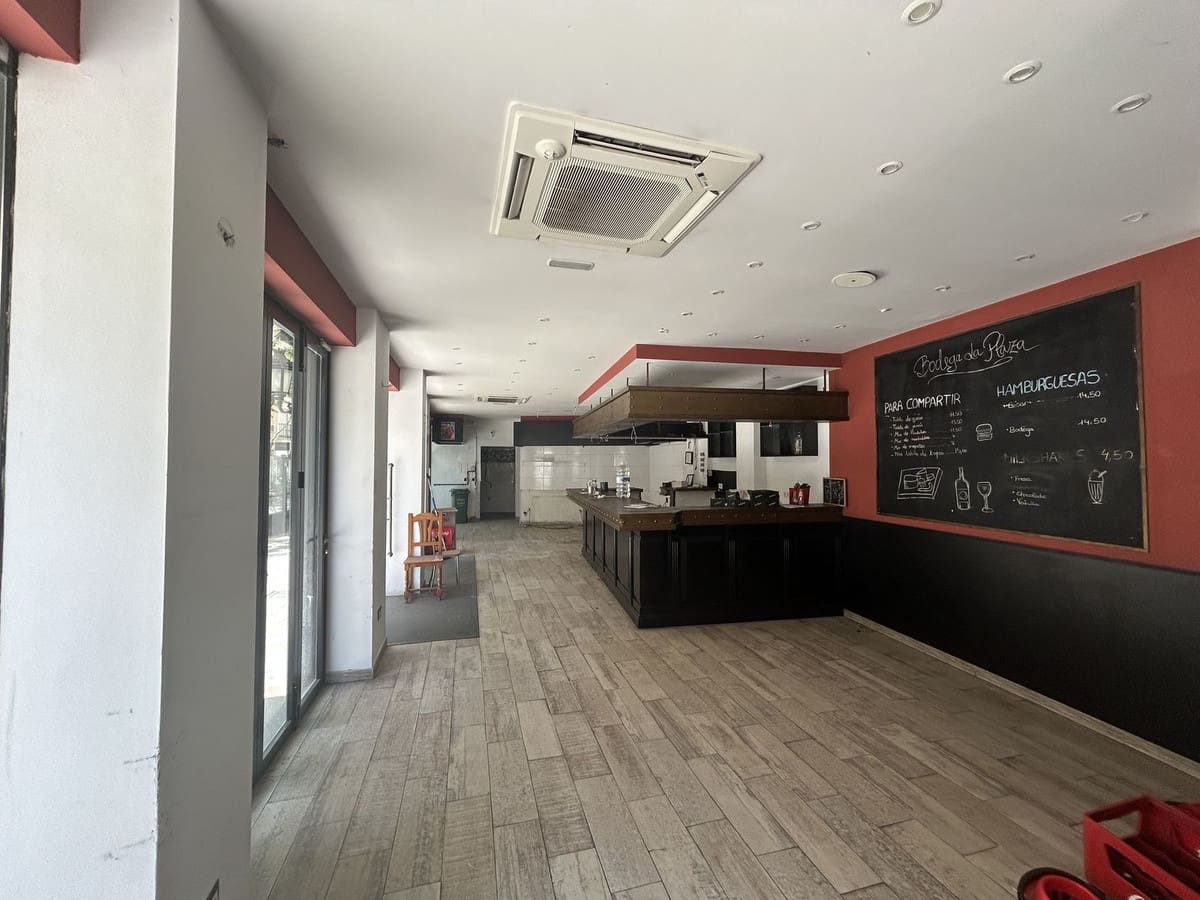 2 makuuhuone Kaupallinen myytävänä paikassa Fuengirola - 650 000 € (Ref: 9383569)