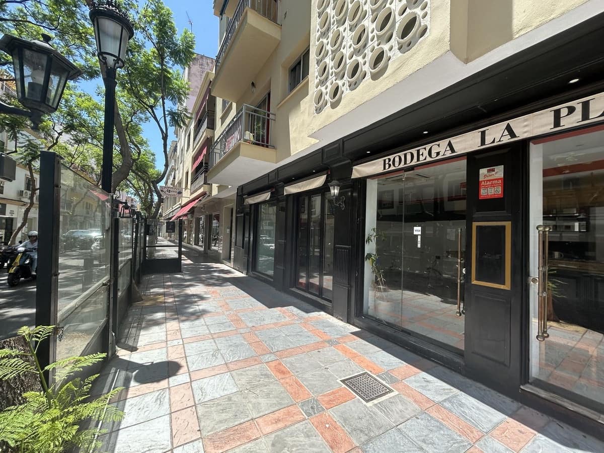 2 makuuhuone Kaupallinen myytävänä paikassa Fuengirola - 650 000 € (Ref: 9383569)