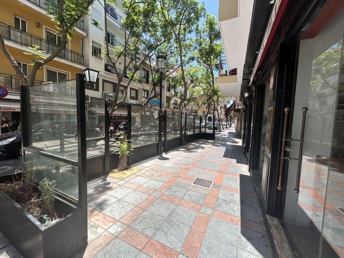 2 makuuhuone Kaupallinen myytävänä paikassa Fuengirola - 650 000 € (Ref: 9383569)