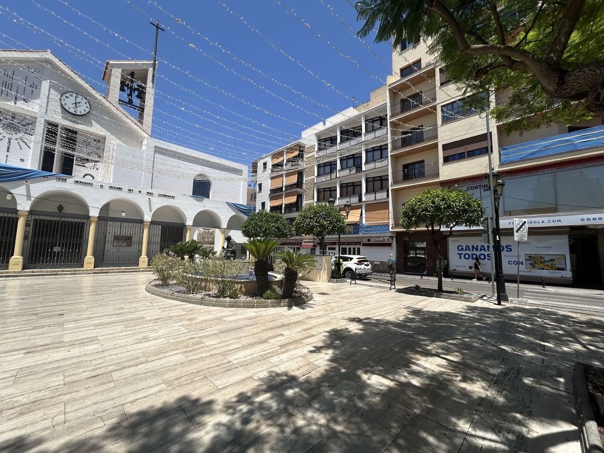 2 makuuhuone Kaupallinen myytävänä paikassa Fuengirola - 650 000 € (Ref: 9383569)