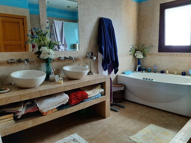 4 chambre Villa/Maison à vendre à Mijas avec piscine garage - 900 000 € (Ref: 9412685)