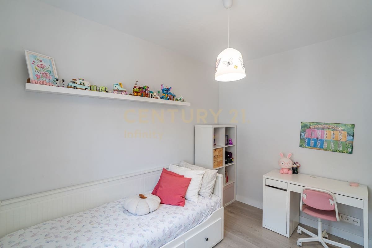 2 bedroom Apartment for sale in Mijas Costa with pool garage - € 289,000 (Ref: 9431799)