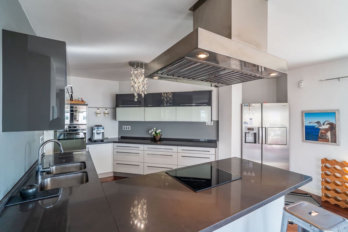 3 sovrum Takvåning till salu i Fuengirola med pool garage - 1 250 000 € (Ref: 9444892)