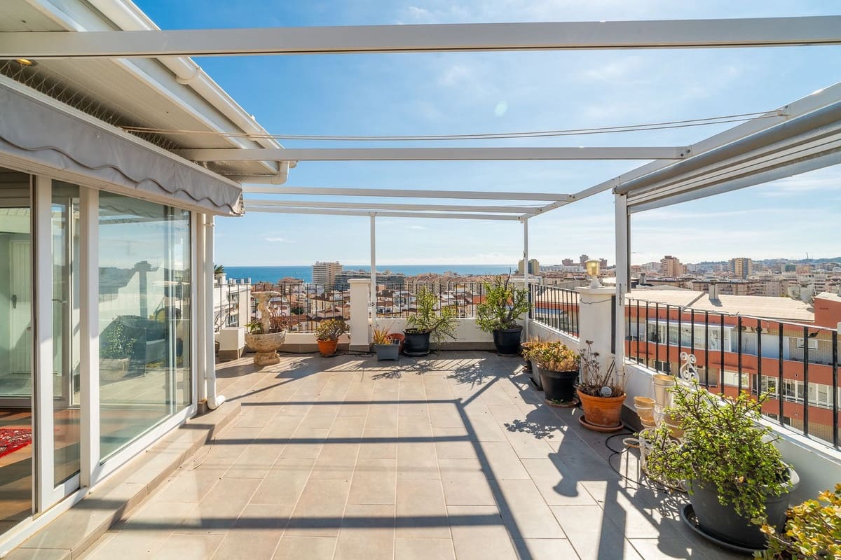 3 sypialnia Penthouse na sprzedaż w Fuengirola z basenem garażem - 1 250 000 € (Ref: 9444892)