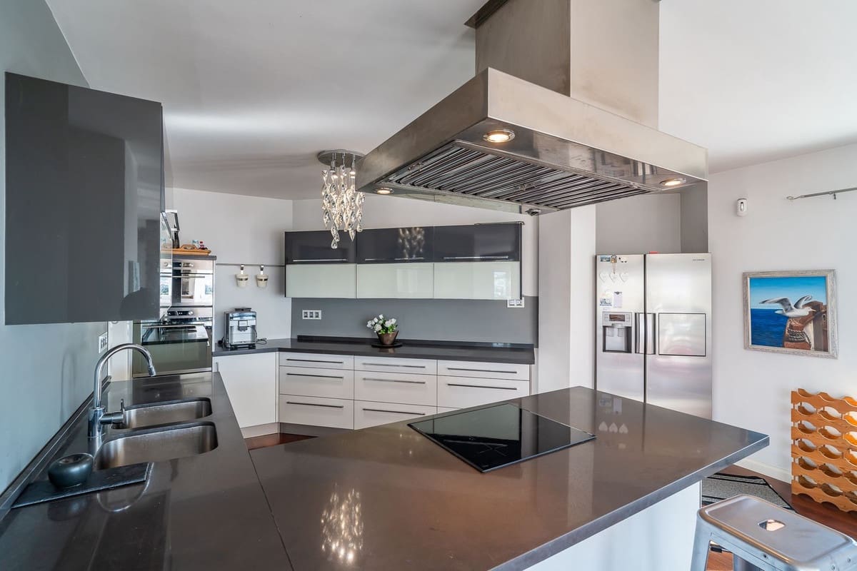 3 sypialnia Penthouse na sprzedaż w Fuengirola z basenem garażem - 1 250 000 € (Ref: 9444892)