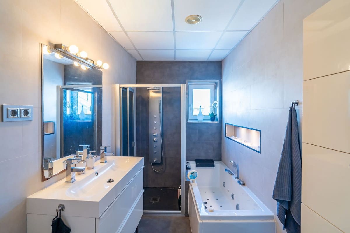 3 sypialnia Penthouse na sprzedaż w Fuengirola z basenem garażem - 1 250 000 € (Ref: 9444892)