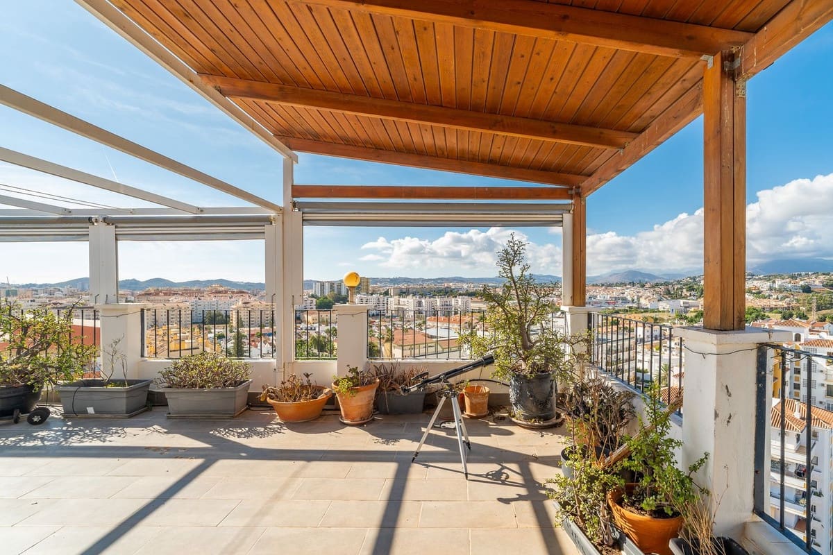 3 sypialnia Penthouse na sprzedaż w Fuengirola z basenem garażem - 1 250 000 € (Ref: 9444892)
