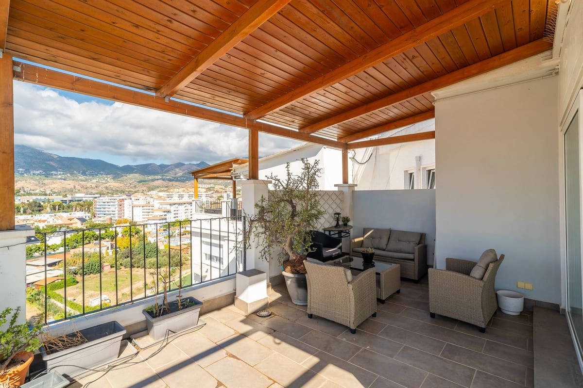 3 sypialnia Penthouse na sprzedaż w Fuengirola z basenem garażem - 1 250 000 € (Ref: 9444892)
