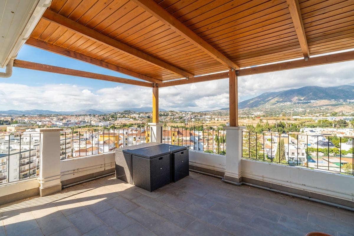 3 sypialnia Penthouse na sprzedaż w Fuengirola z basenem garażem - 1 250 000 € (Ref: 9444892)